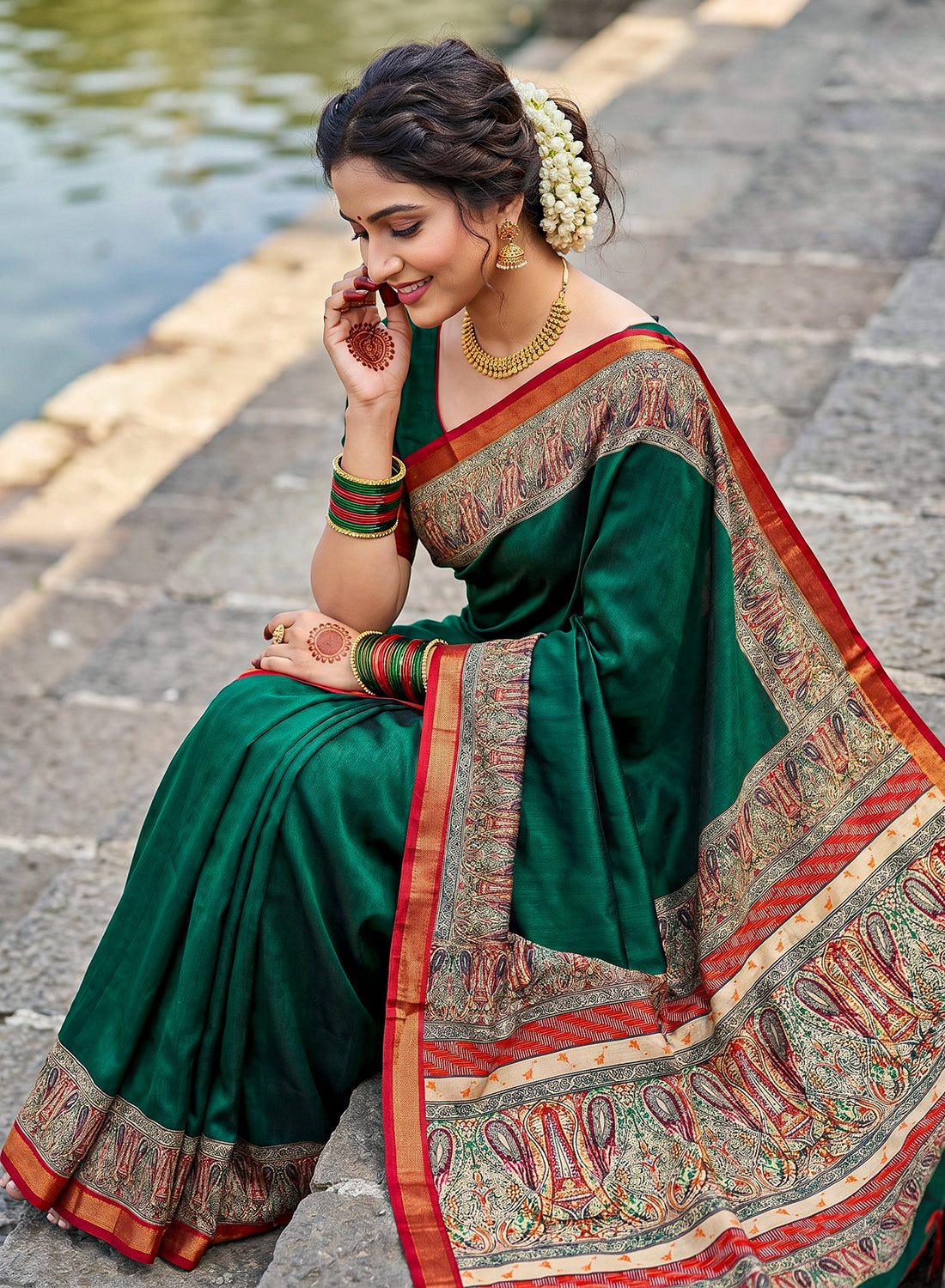 Women's Printed Silk Blend Saree with Unstitched Blouse Piece.