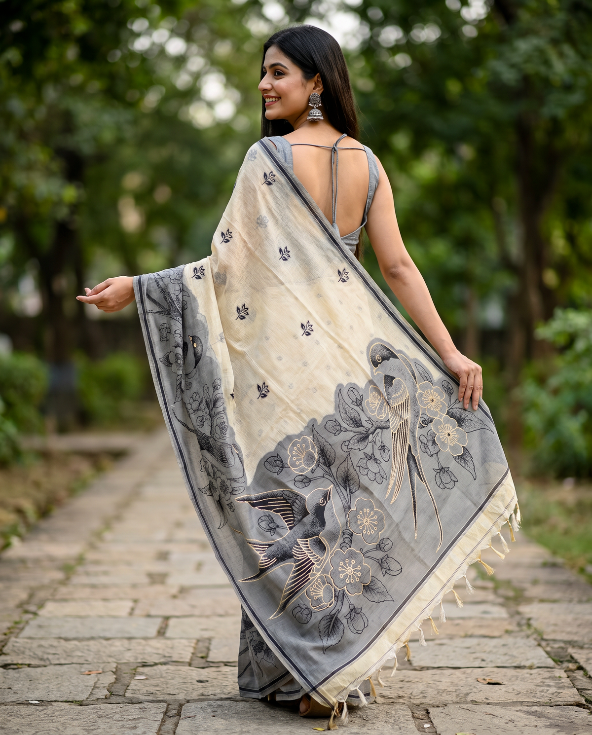 Women's Pure Linen Cotton Floral Embroidered Saree with Unstitched Blouse Piece.