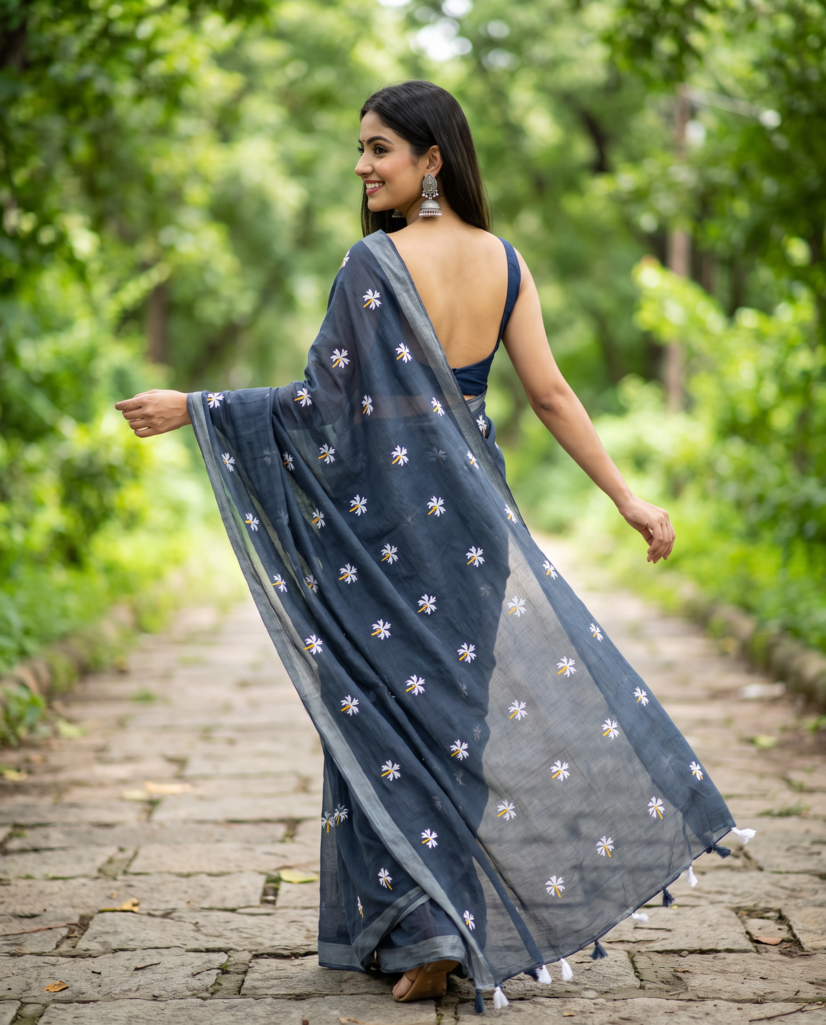 Women's Pure Linen Cotton Floral Embroidered Saree with Unstitched Blouse Piece.