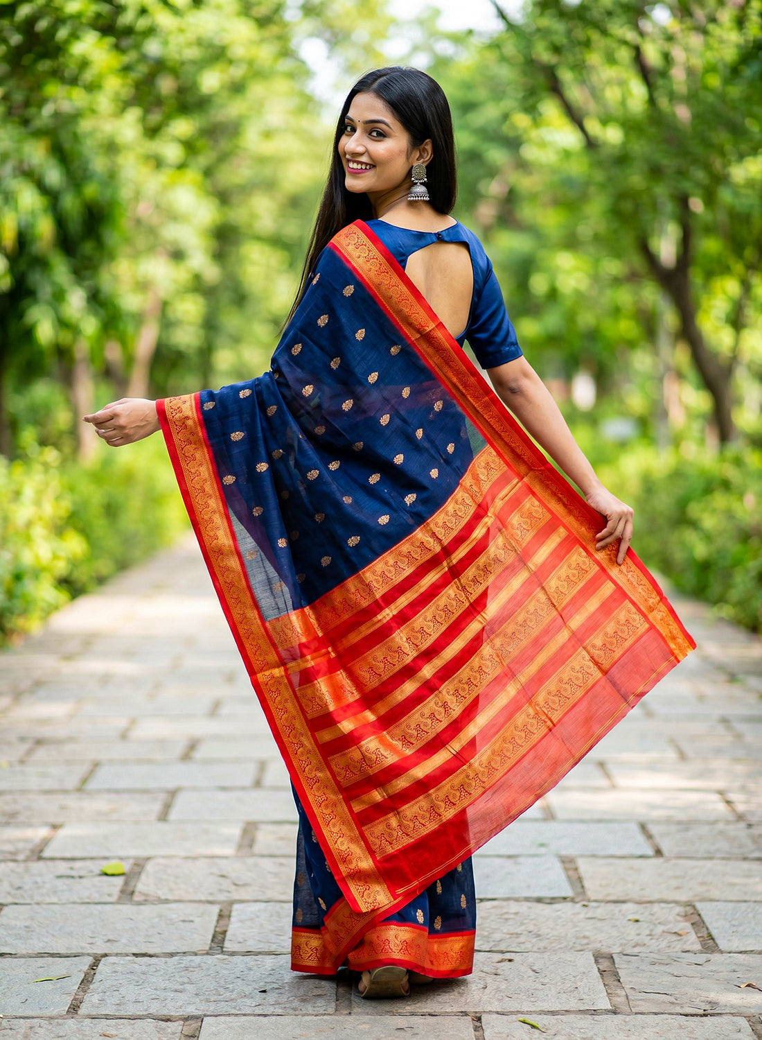 Women's Elegant Banarasi Kanjivaram silk and South Indian Gadwal Silk Cotton Handloom Saree Woven Design Ethnic Wear with Blouse Piece.