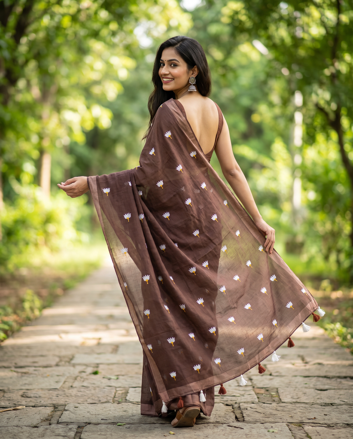 Women's Pure Linen Cotton Floral Embroidered Saree with Unstitched Blouse Piece.