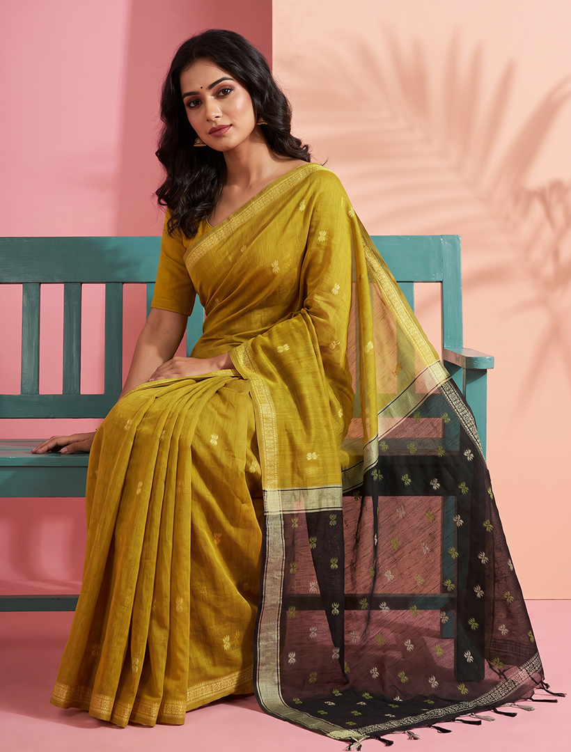 Women's Maheshwari Cotton Blend Woven Zari Saree with Unstitched Blouse Piece.
