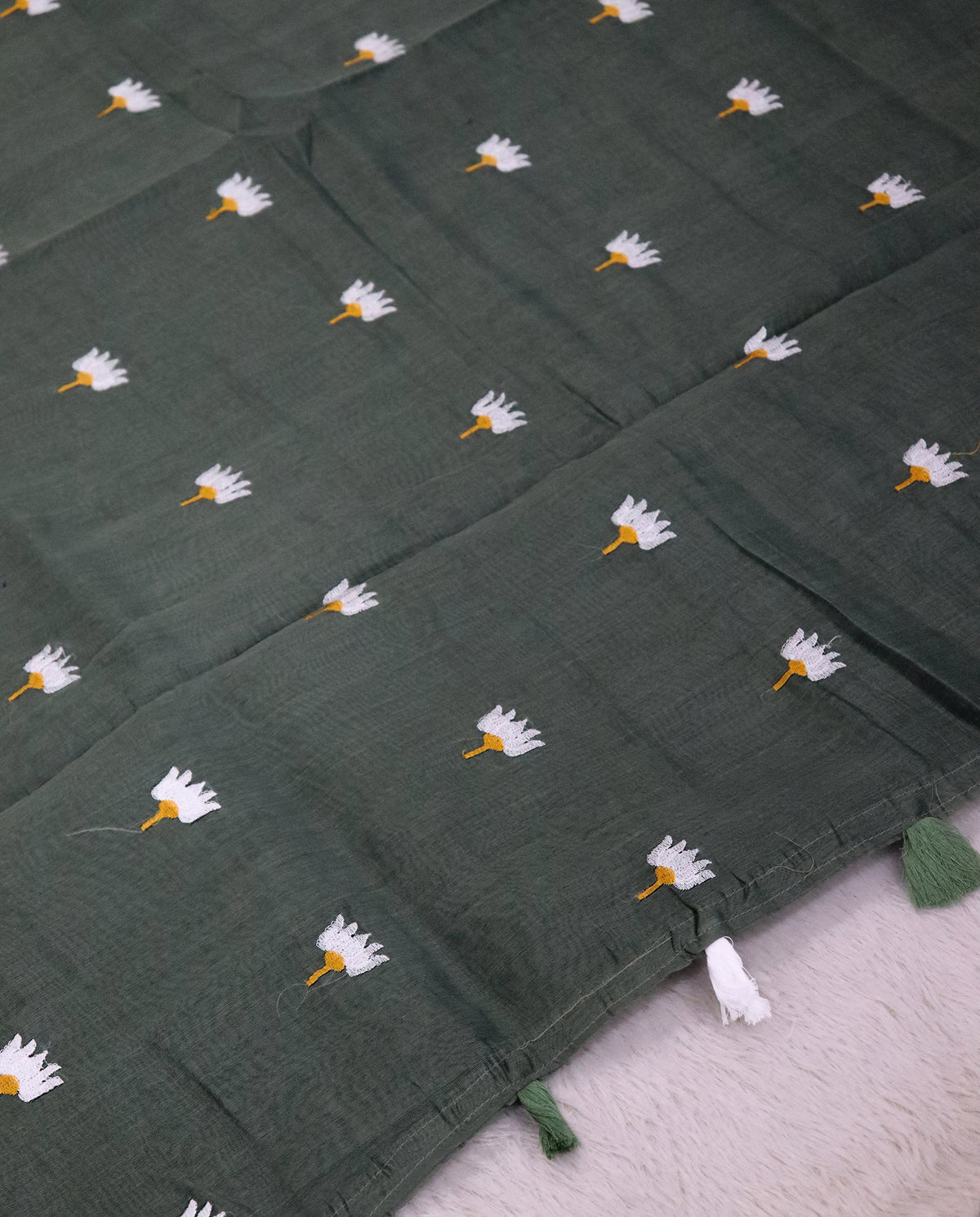 Women's Pure Linen Cotton Floral Embroidered Saree with Unstitched Blouse Piece.