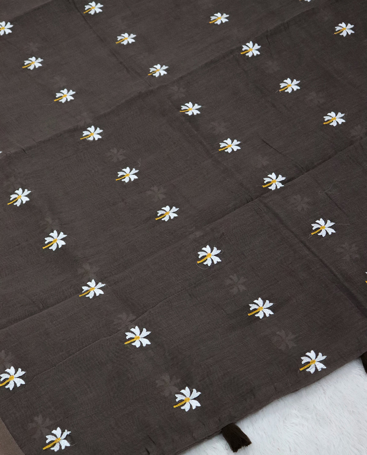 Women's Pure Linen Cotton Floral Embroidered Saree with Unstitched Blouse Piece.