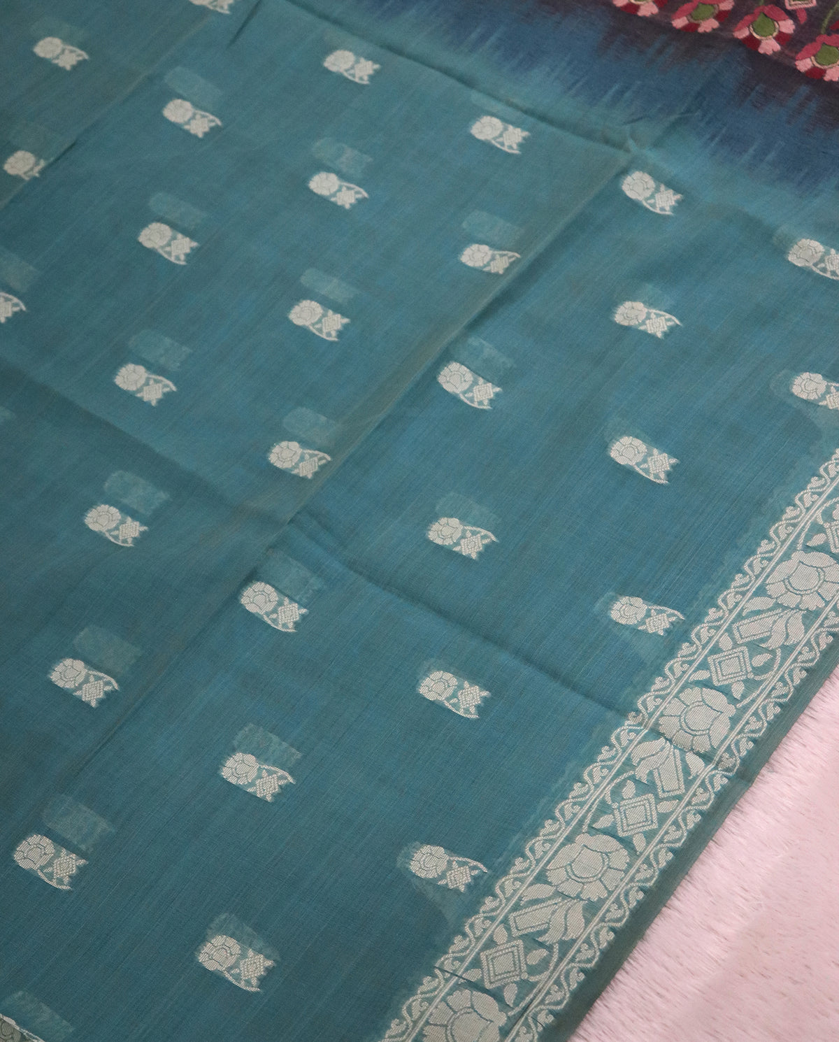 Women's Woven Design Linen Cotton Blend Saree with Unstitched Blouse Piece.