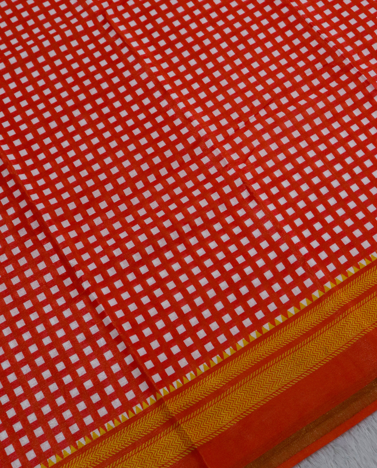 Women's Synthetic Silk Blend Checked Saree with Contrast Border & Unstitched Blouse Piece.