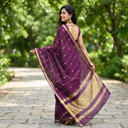 Women's Zari Maheshswari Cotton Blend Zari Woven Saree with Unstitched Blouse Piece.