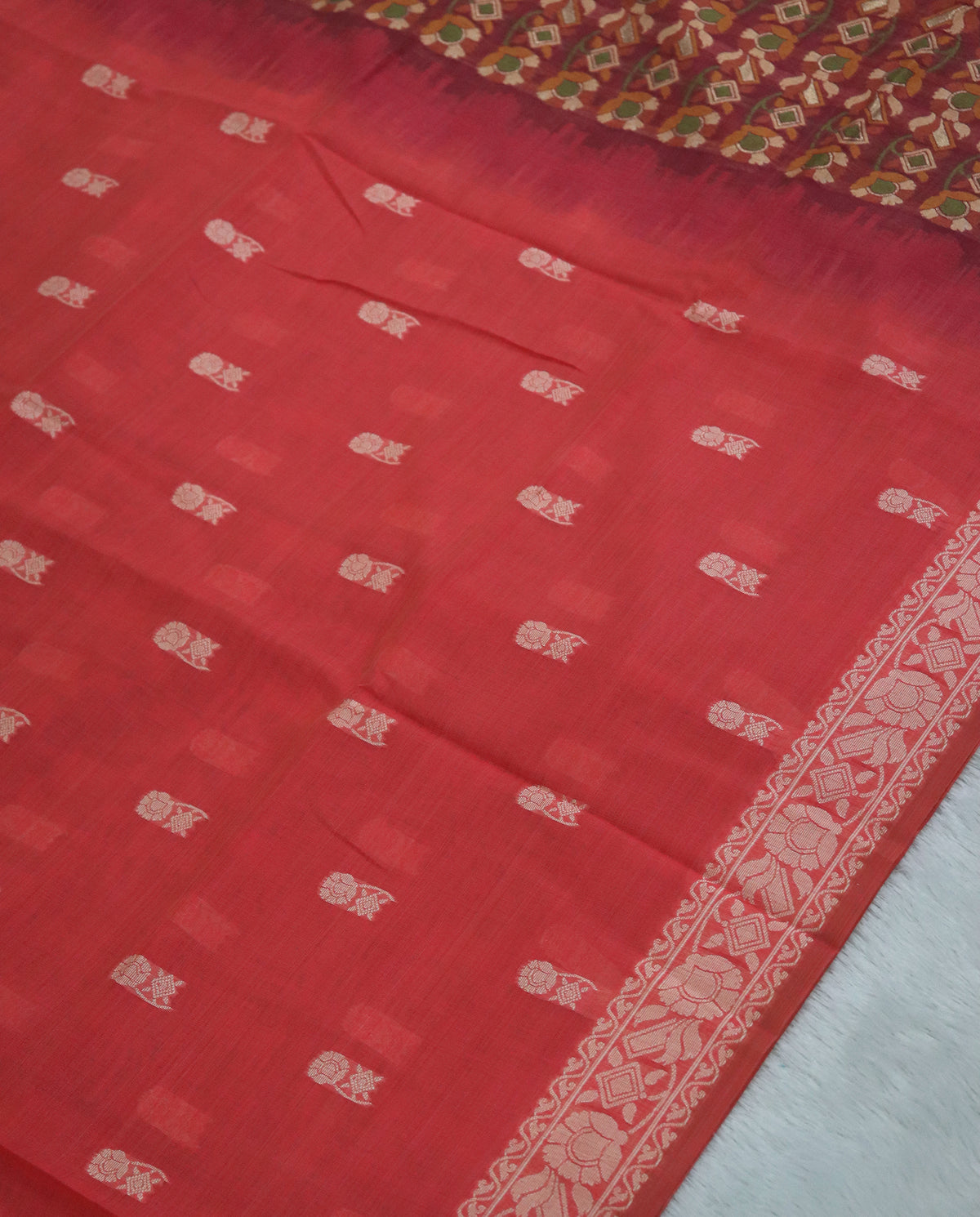 Women's Woven Design Linen Cotton Blend Saree with Unstitched Blouse Piece.