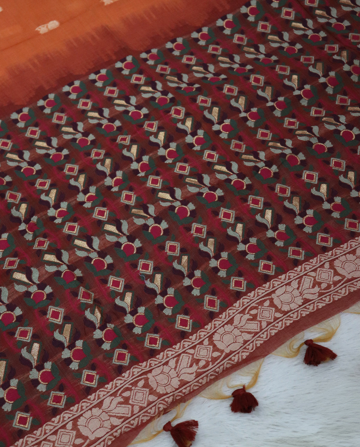 Women's Woven Design Linen Cotton Blend Saree with Unstitched Blouse Piece.