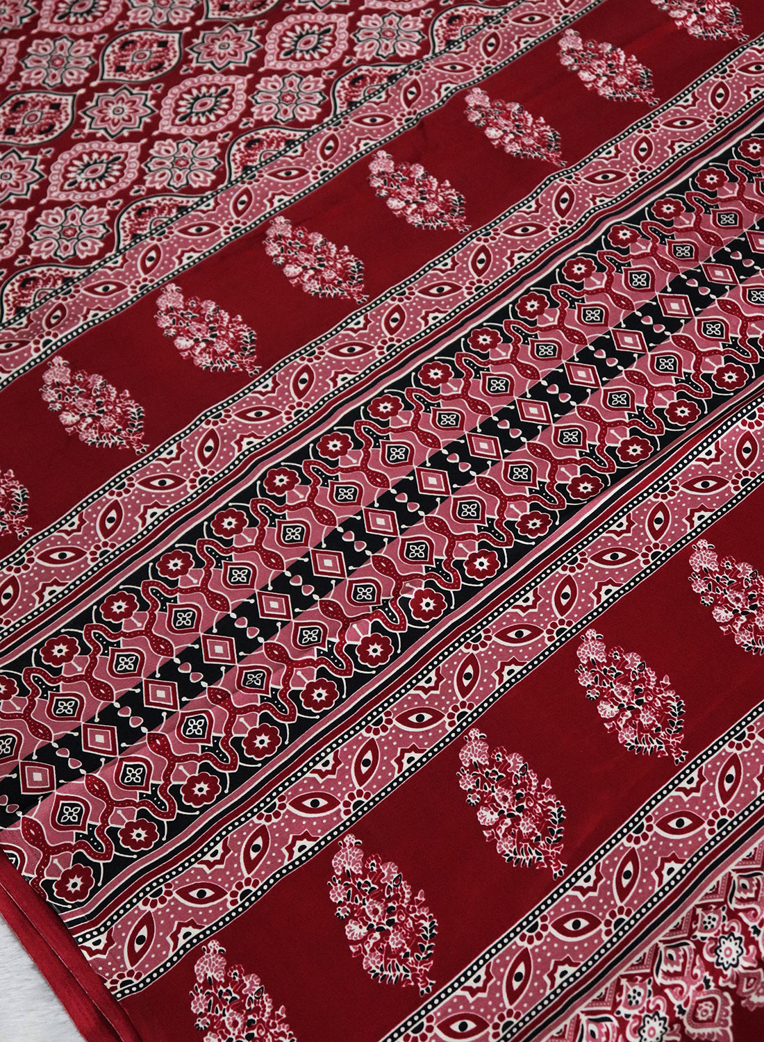Women's Traditional Floral Block Printed Art Silk Saree with Unstitched Blouse Piece.