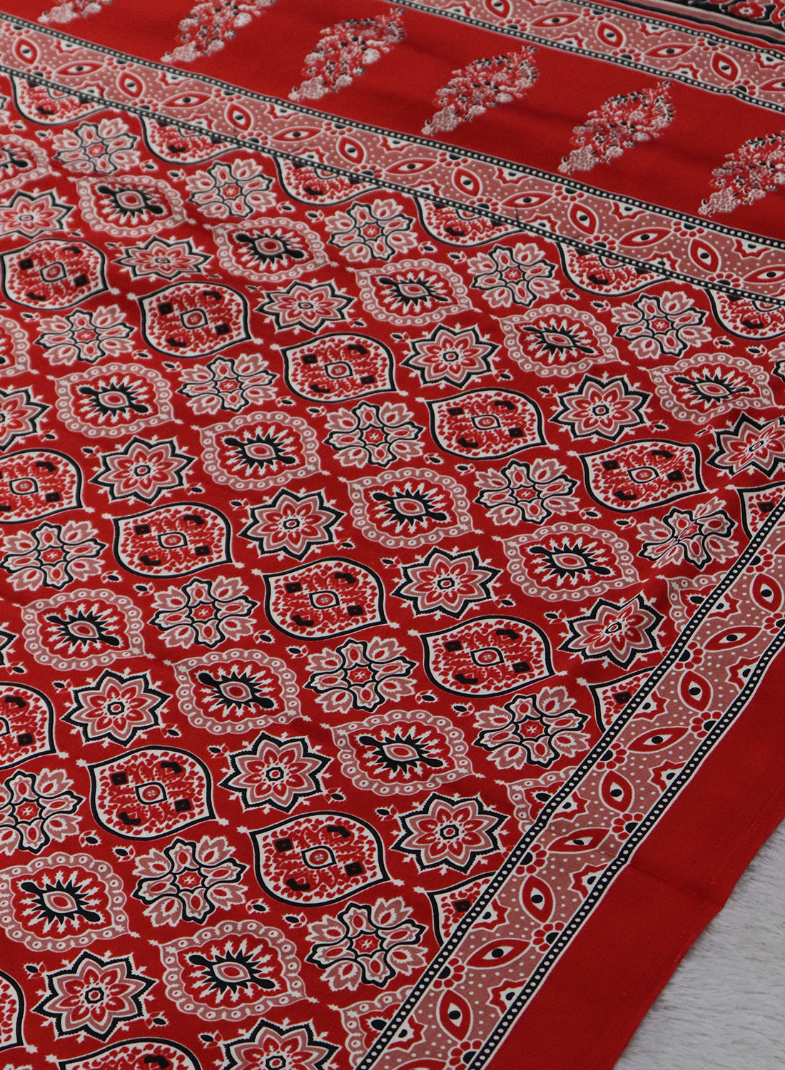 Women's Traditional Floral Block Printed Art Silk Saree with Unstitched Blouse Piece.