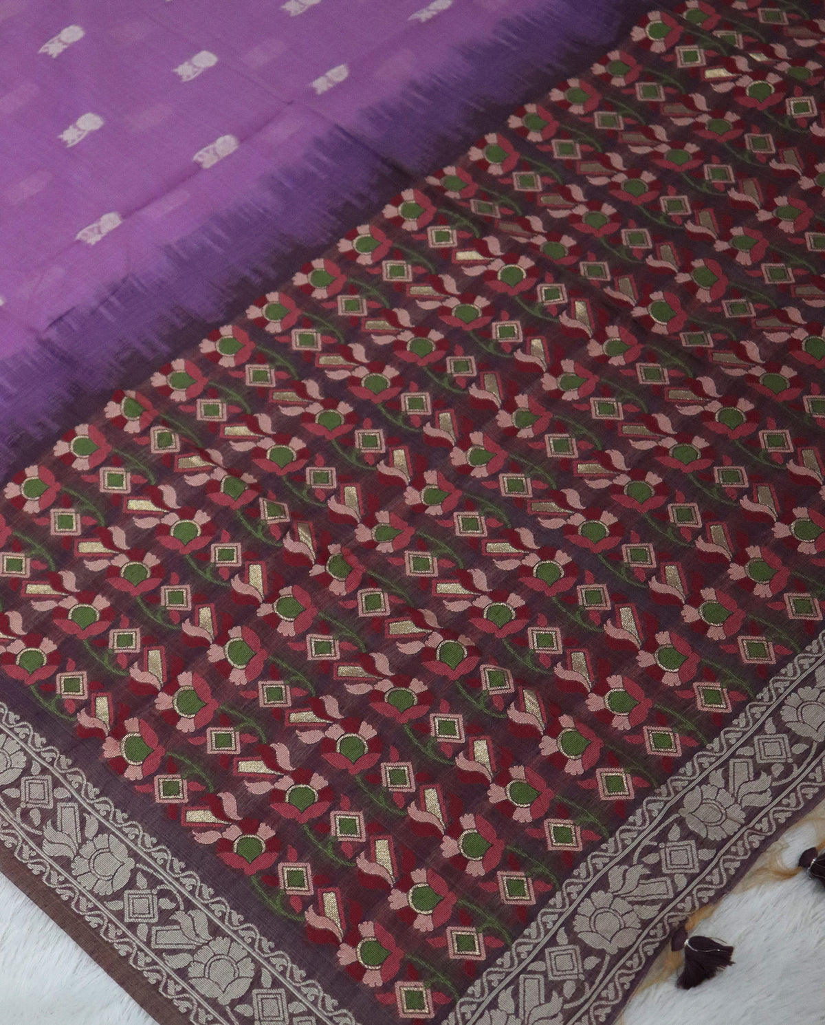 Women's Woven Design Linen Cotton Blend Saree with Unstitched Blouse Piece.