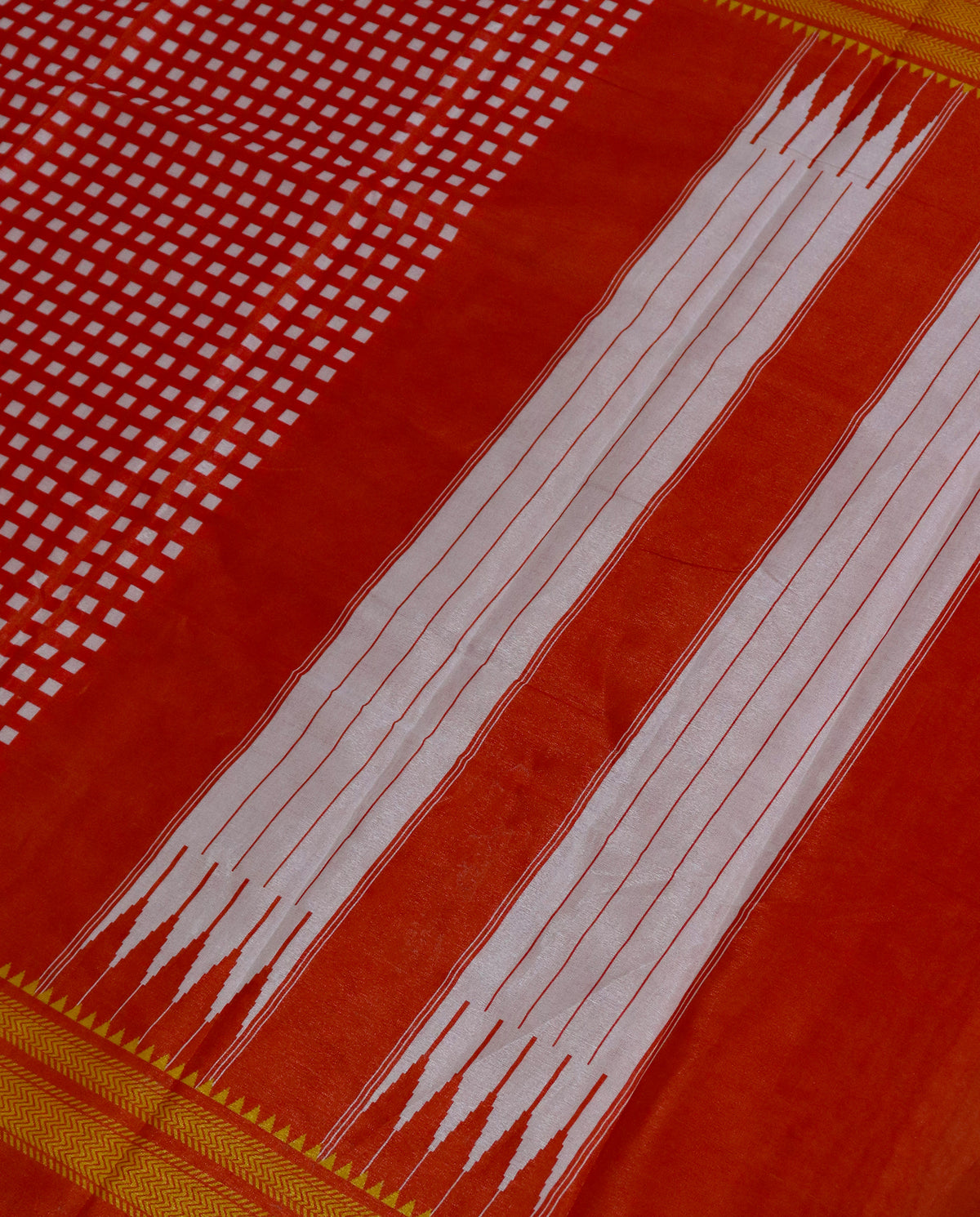 Women's Synthetic Silk Blend Checked Saree with Contrast Border & Unstitched Blouse Piece.