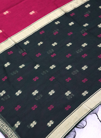 Women's Maheshwari Cotton Blend Woven Zari Saree with Unstitched Blouse Piece.