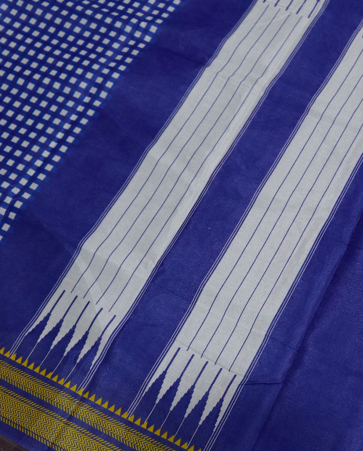 Women's Synthetic Silk Blend Checked Saree with Contrast Border & Unstitched Blouse Piece.