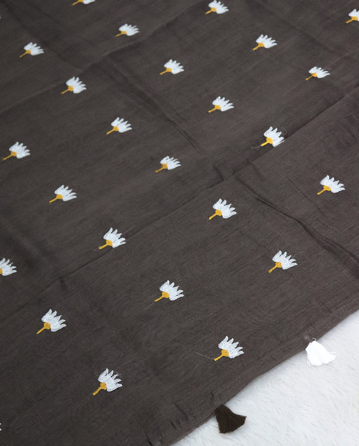 Women's Pure Linen Cotton Floral Embroidered Saree with Unstitched Blouse Piece.