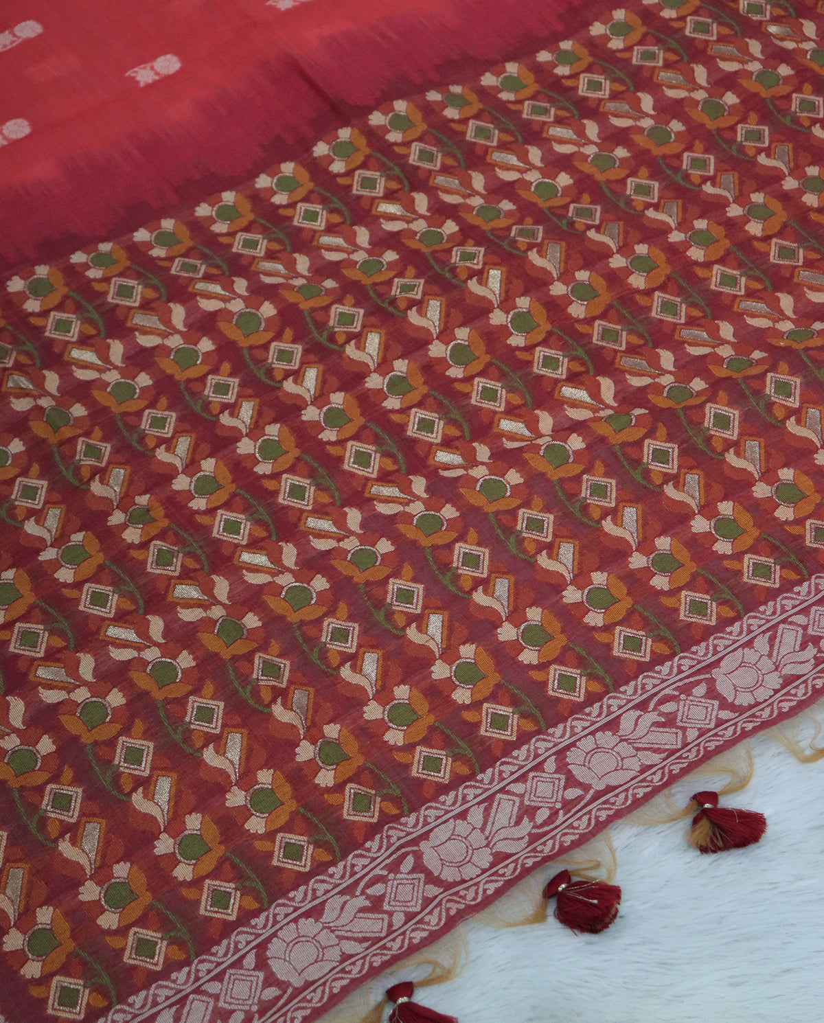 Women's Woven Design Linen Cotton Blend Saree with Unstitched Blouse Piece.