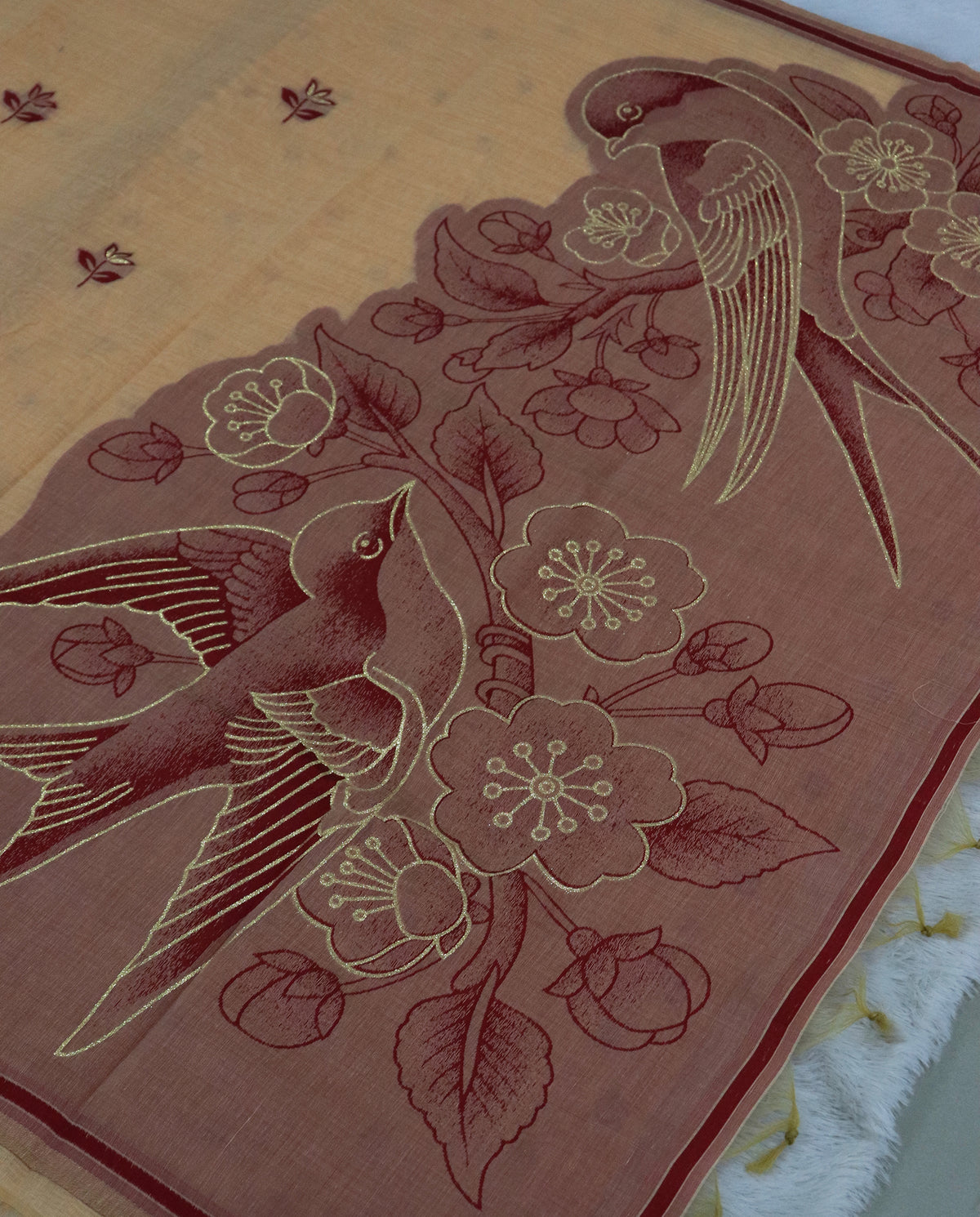 Women's Pure Linen Cotton Floral Embroidered Saree with Unstitched Blouse Piece.