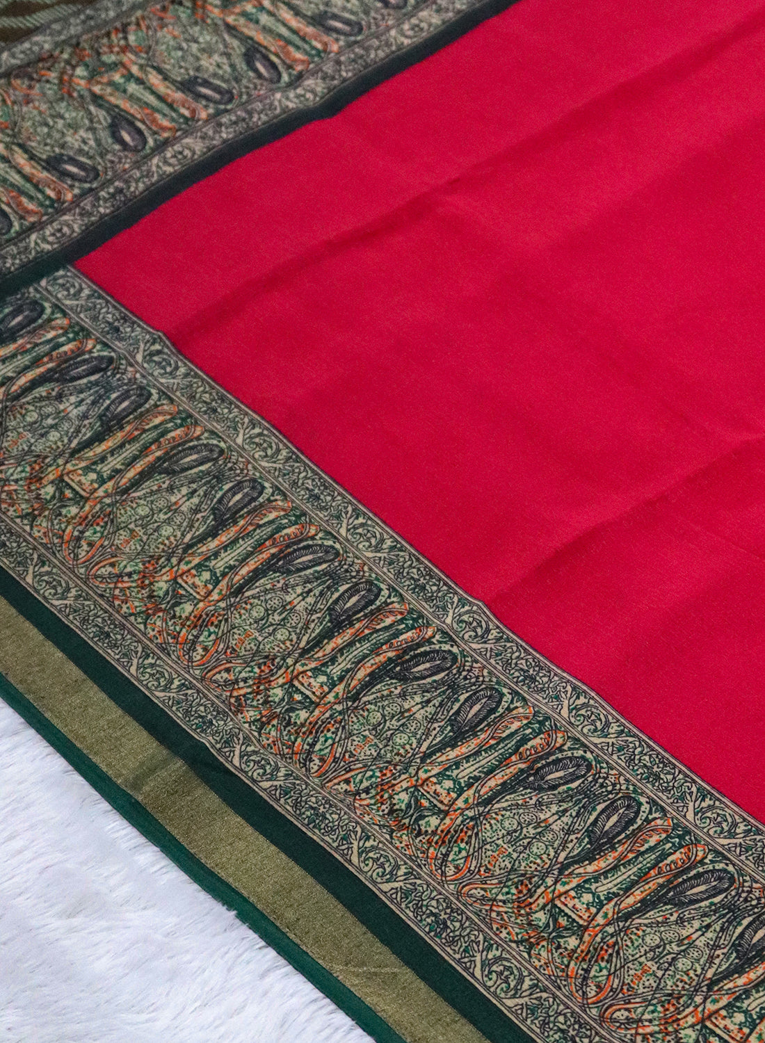 Women's Printed Silk Blend Saree with Unstitched Blouse Piece.