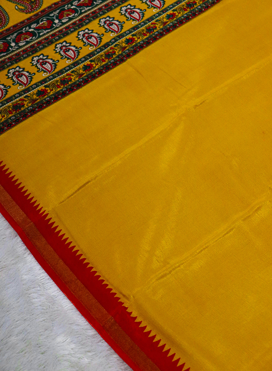 Women's Printed Silk Blend Saree with Unstitched Blouse Piece.