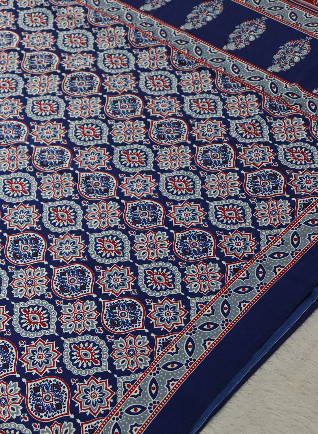 Women's Traditional Floral Block Printed Art Silk Saree with Unstitched Blouse Piece.