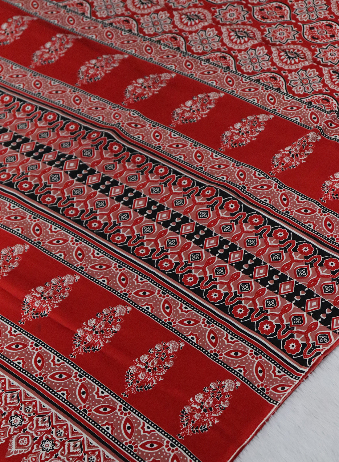 Women's Traditional Floral Block Printed Art Silk Saree with Unstitched Blouse Piece.