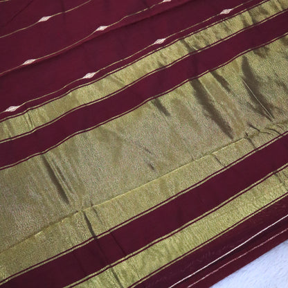 Women's Zari Maheshswari Cotton Blend Zari Woven Saree with Unstitched Blouse Piece.
