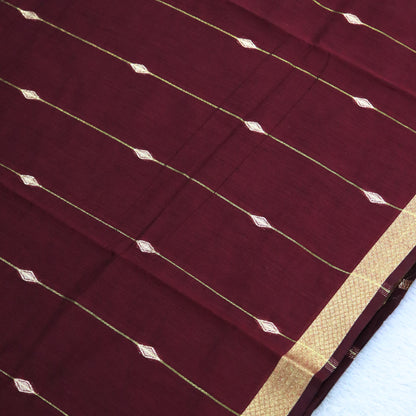 Women's Zari Maheshswari Cotton Blend Zari Woven Saree with Unstitched Blouse Piece.