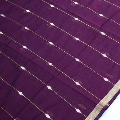 Women's Zari Maheshswari Cotton Blend Zari Woven Saree with Unstitched Blouse Piece.