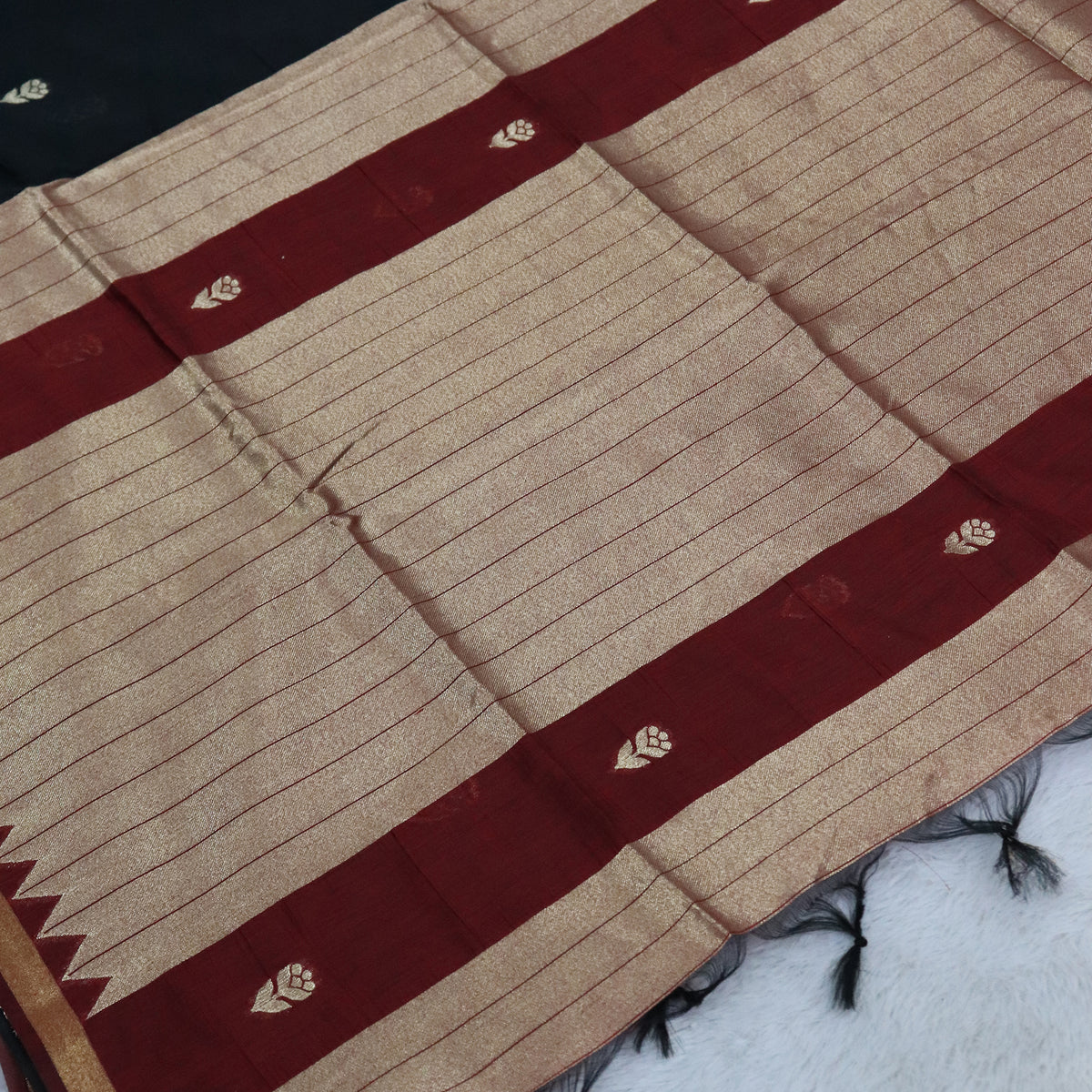 Women's Traditional Chanderi Cotton Linen Blend Saree with Zari Woven Border & Unstitched Blouse Piece.