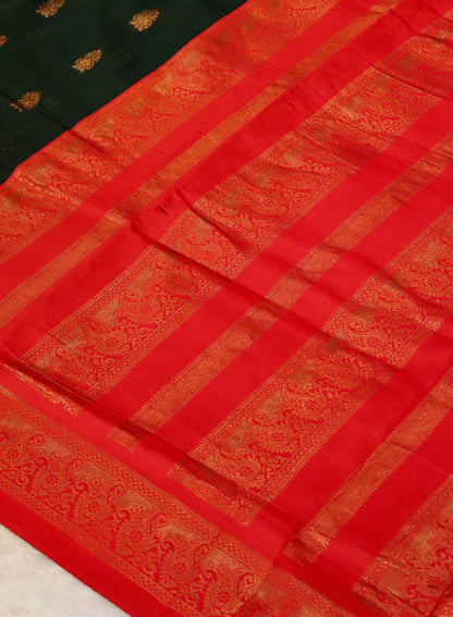 Women's Elegant Banarasi Kanjivaram silk and South Indian Gadwal Silk Cotton Handloom Saree Woven Design Ethnic Wear with Blouse Piece.