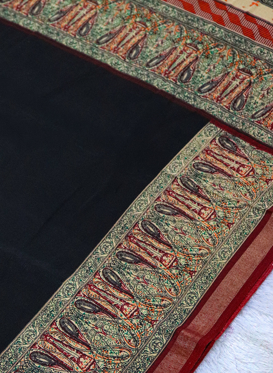Women's Printed Silk Blend Saree with Unstitched Blouse Piece.